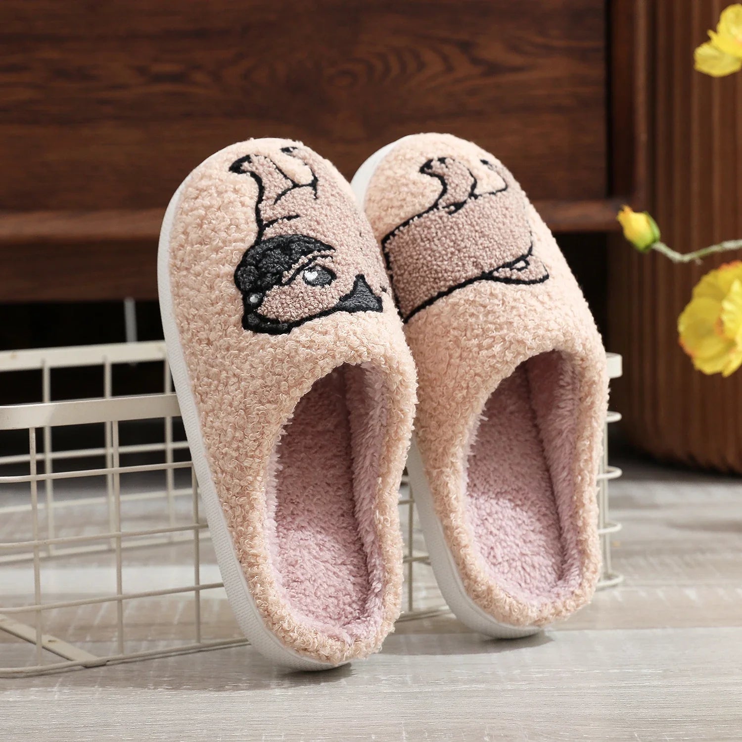 Pantufa pug dog