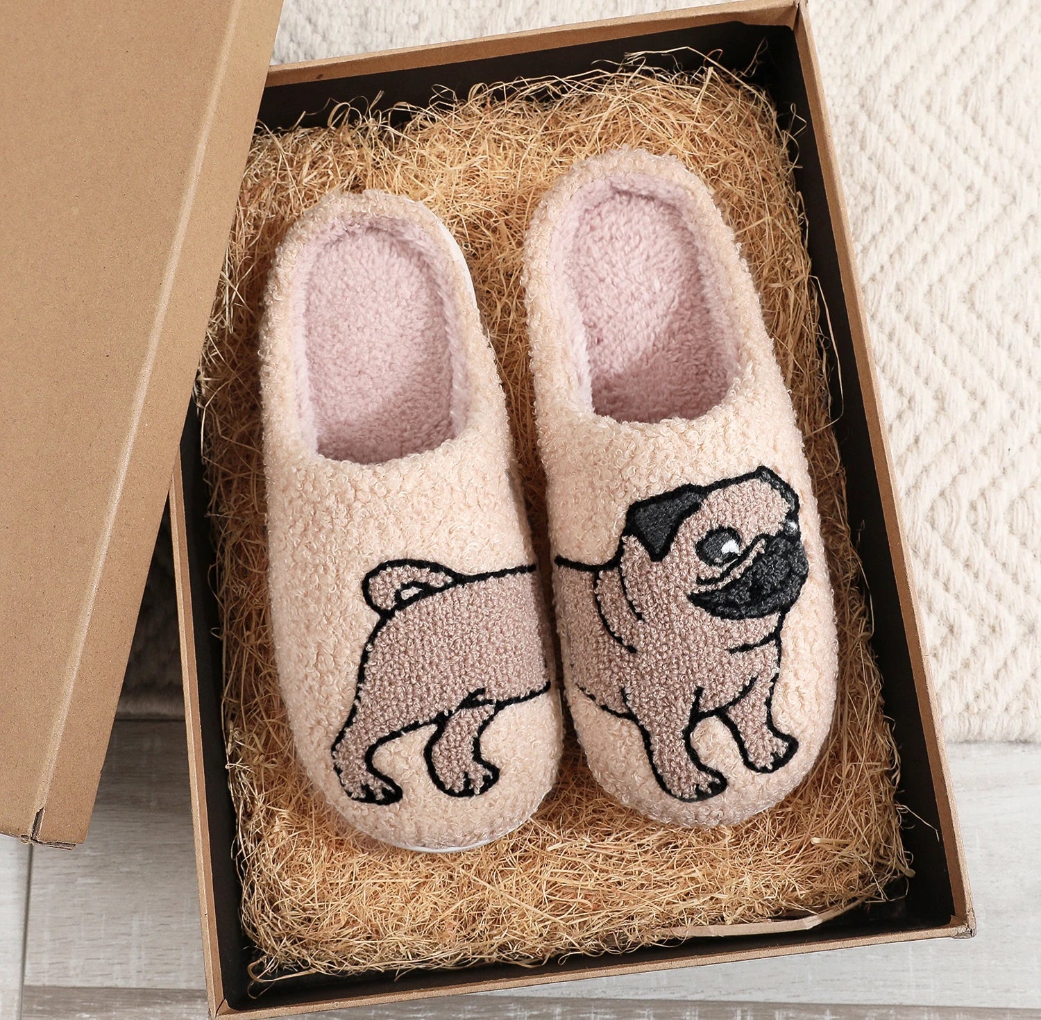 Pantufa pug dog